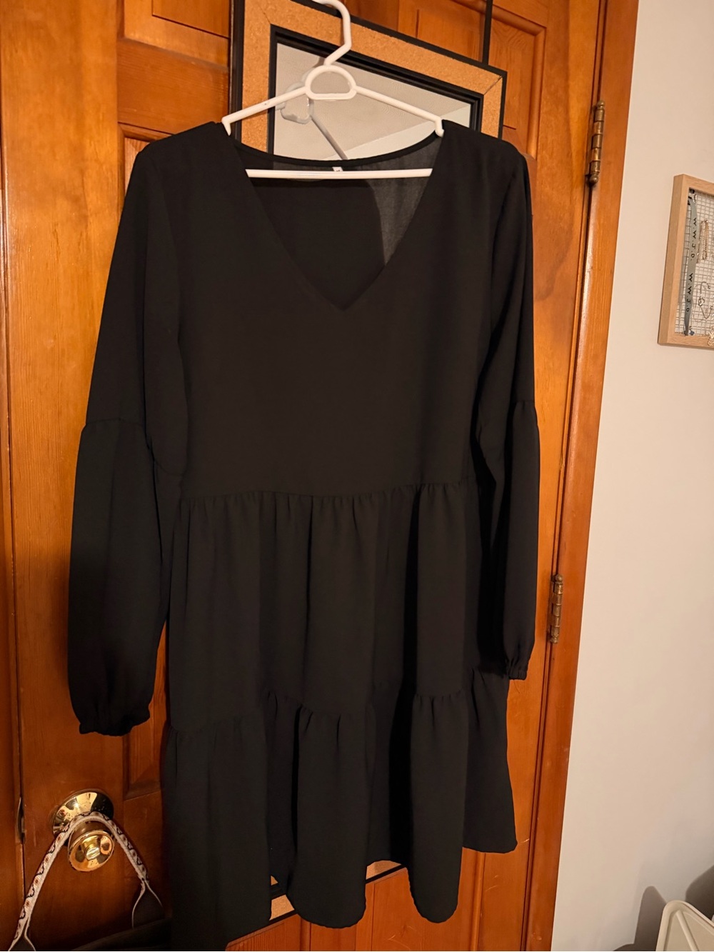 Women’s Black V-Neck Tiered Long-Sleeve Dress